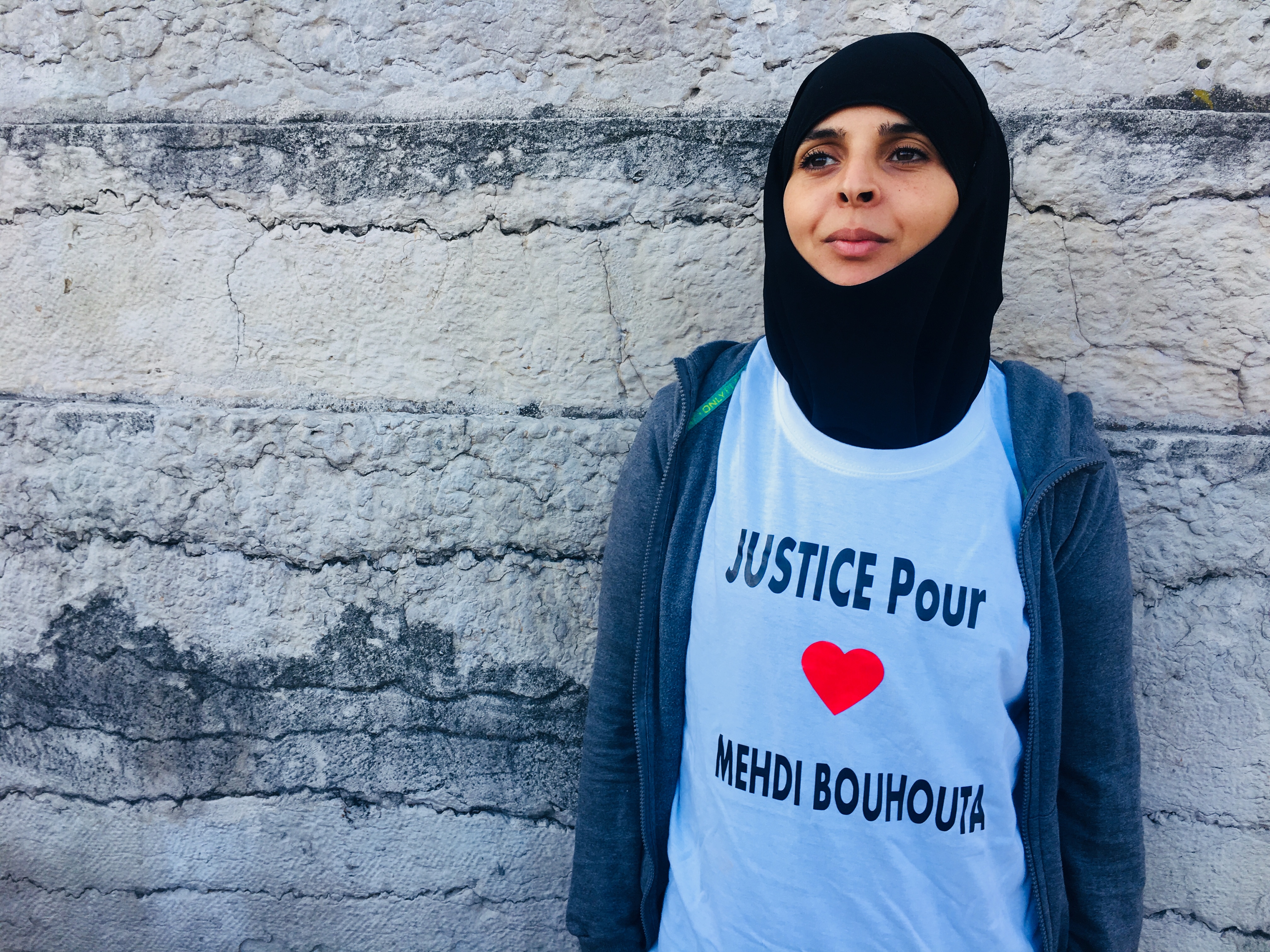 La soeur de Mehdi Bouhouta, organisatrice de la manifestation. Crédits Marta Sobkow