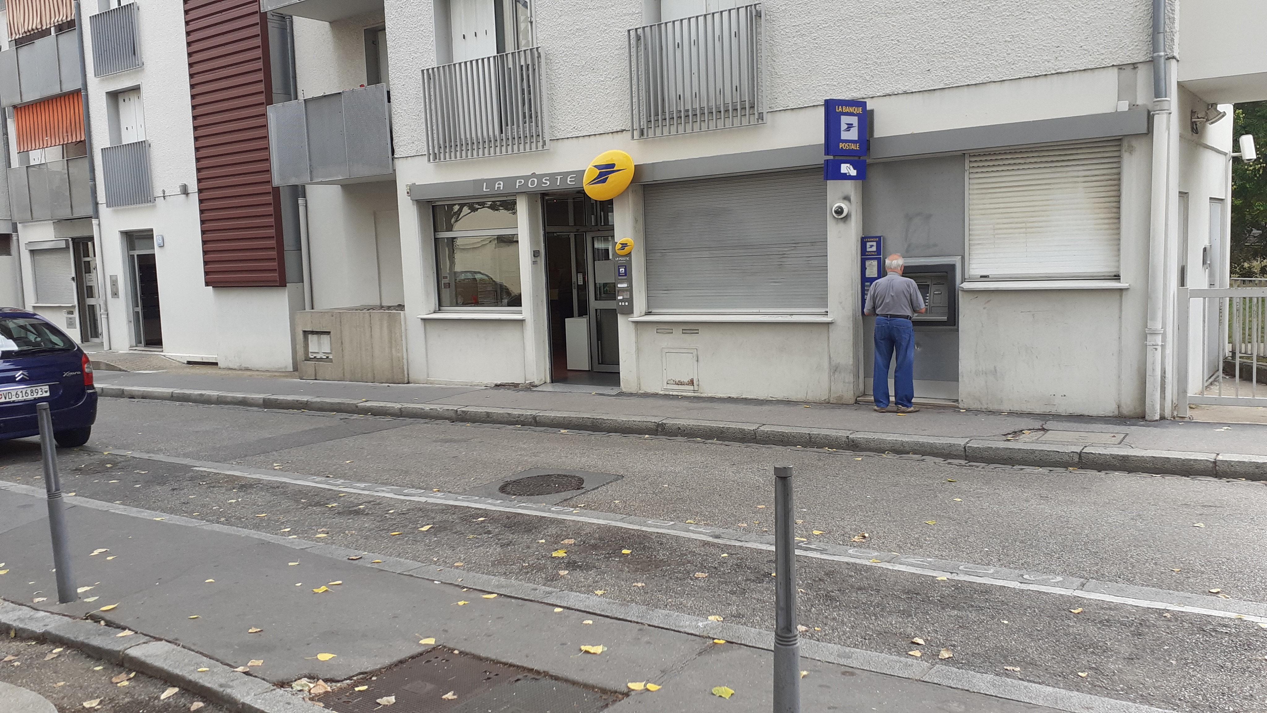 Dans la métropole du Rhône, des quartiers populaires réclament « une présence renforcée »  de La Poste