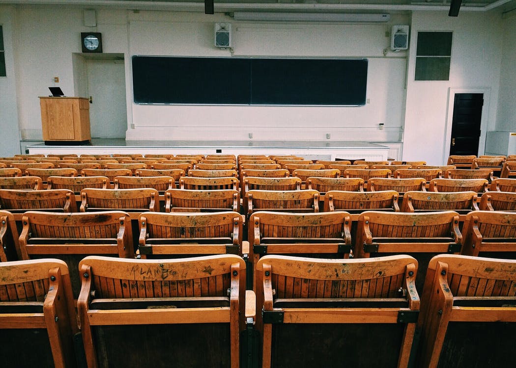 Universités et cours à distance : “Les étudiants se sentent totalement abandonnés”