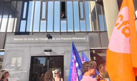 grève des médiathèques à Villeurbanne