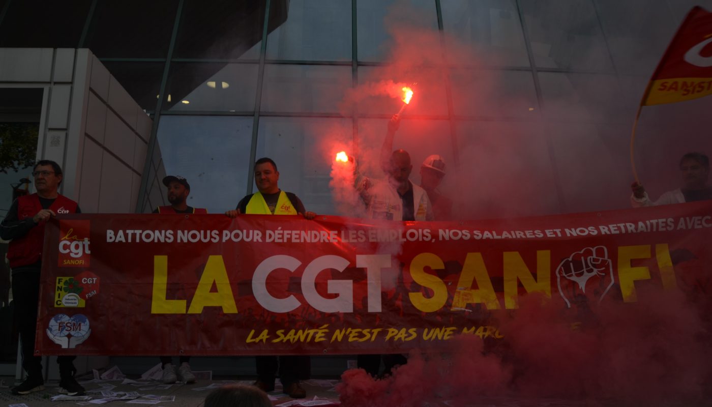 mouvement de grève à Lyon devant le MEDEF