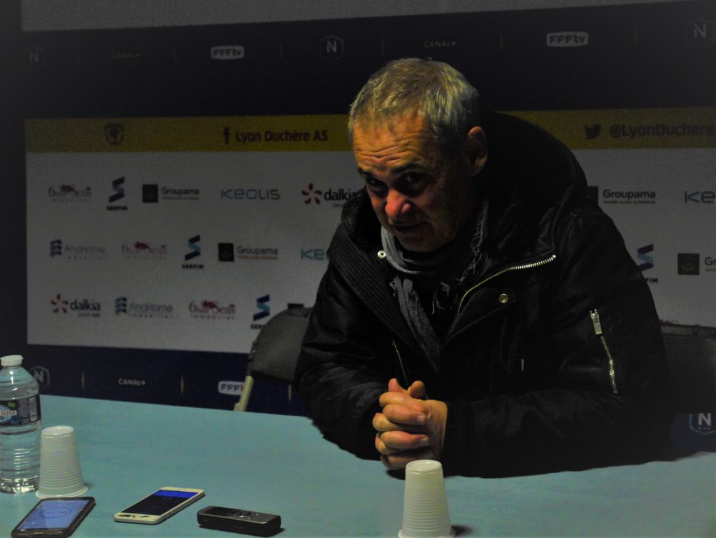 Laurent Roussey très sévère envers ses joueurs en conférence de presse!!!!!!!; crédit photo : Hugo Dervissoglou / Lyon Bondy Blog