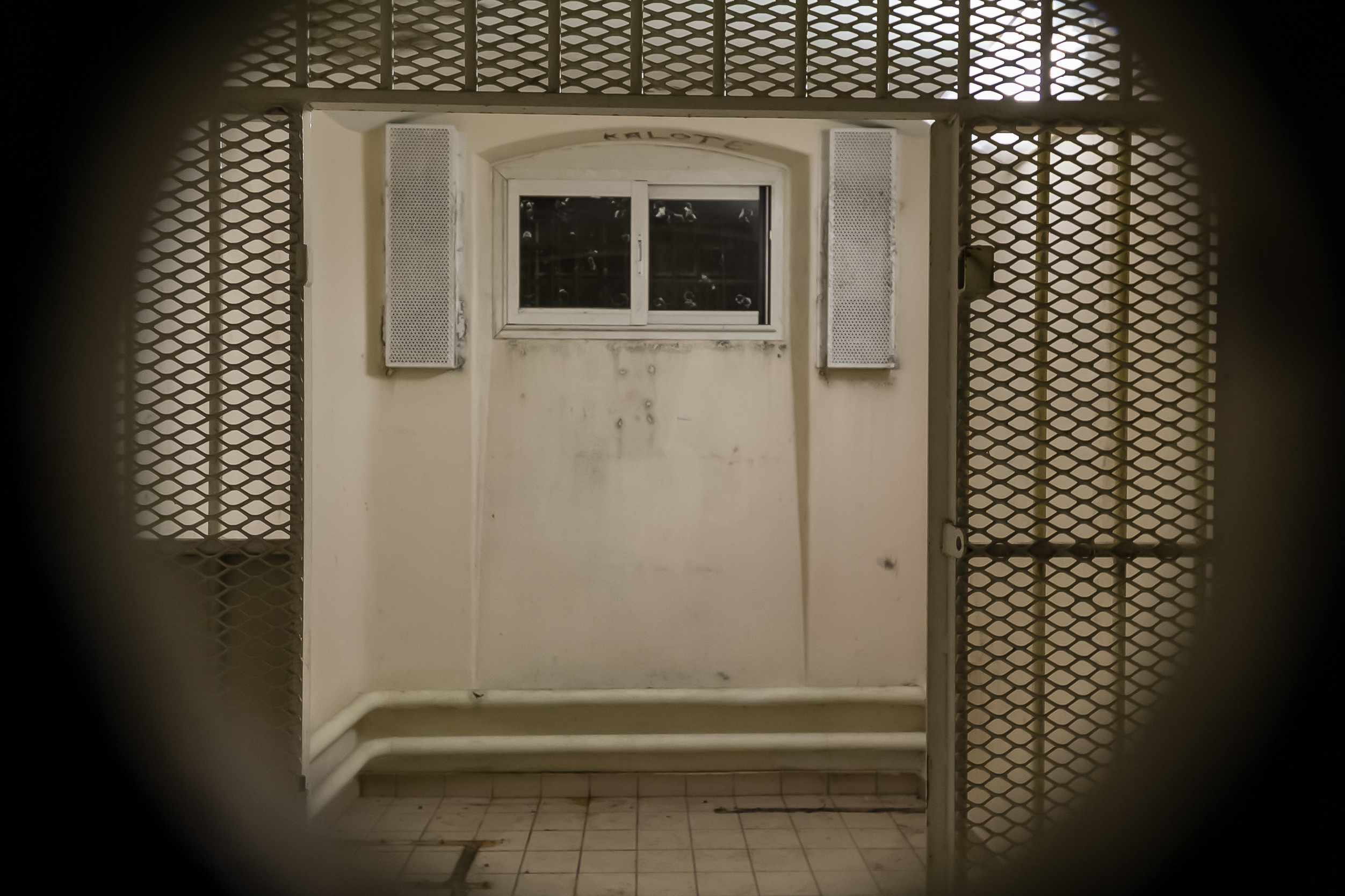 En prison, le quartier disciplinaire pose question