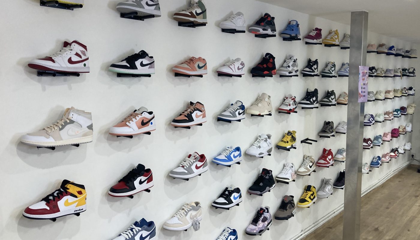 mur de chaussures
