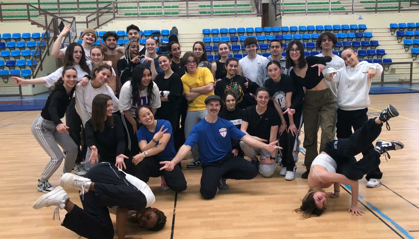 Les élèves s'initient au breakdance au lycée Jean-Paul Sartre