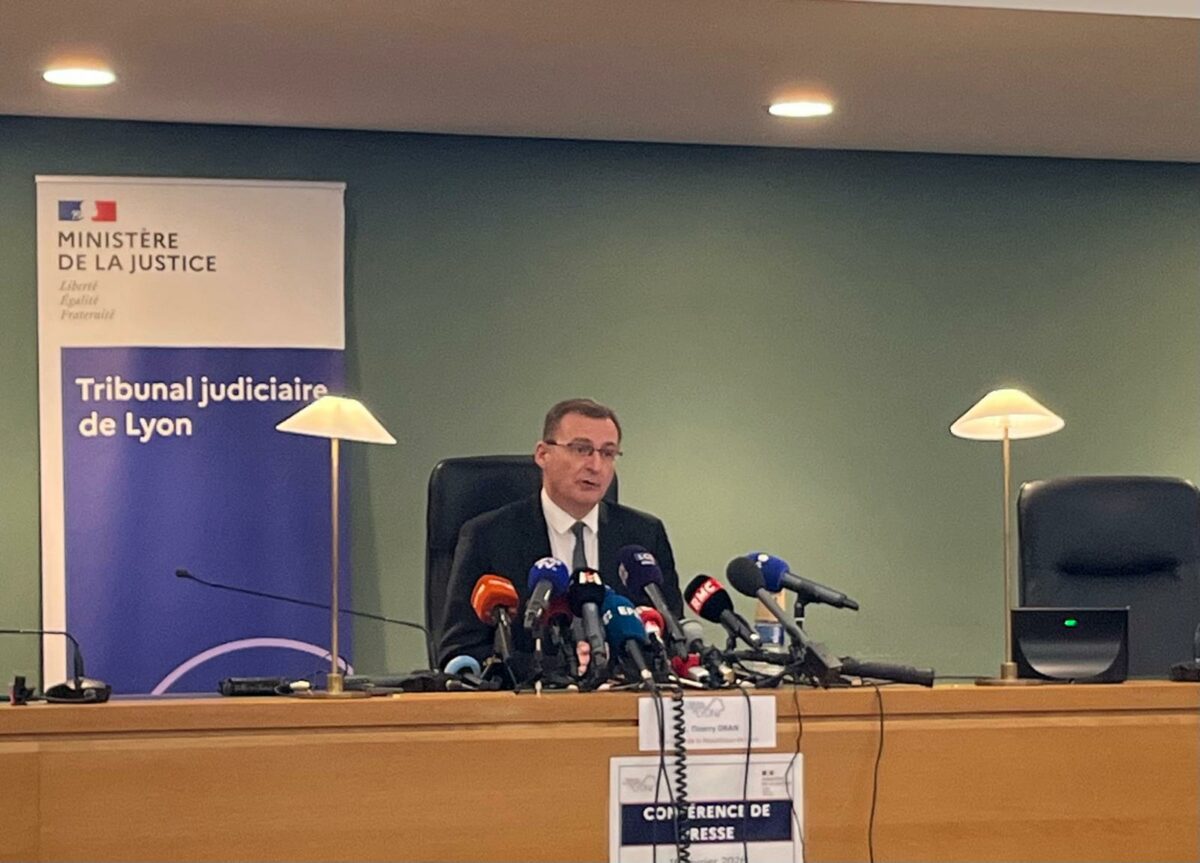 Le procureur de Lyon, Thierry Dran, a convoqué la presse ce lundi 16 février