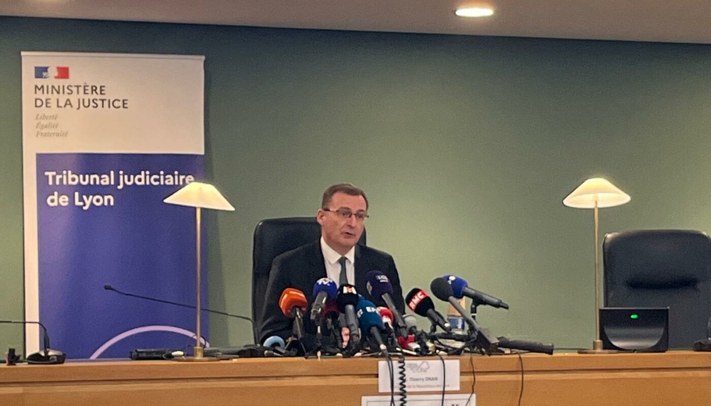 Le procureur de Lyon, Thierry Dran, a convoqué la presse ce lundi 16 février