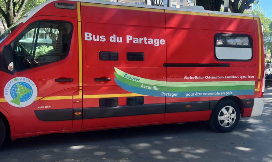 Un café, un échange, un lien : le pari du « Bus du partage »
