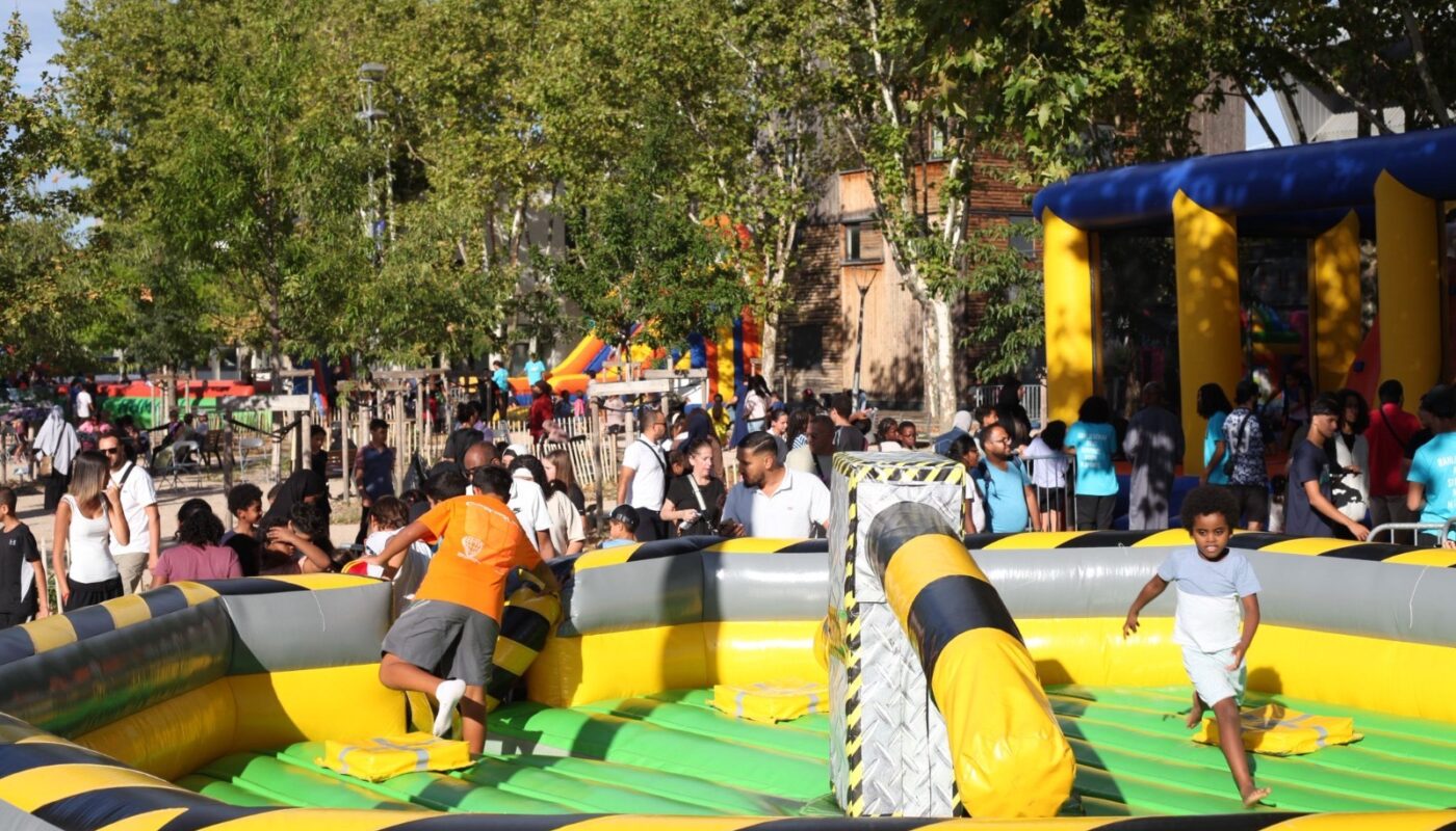 Des structures gonflables pour fêter la fin de l’été